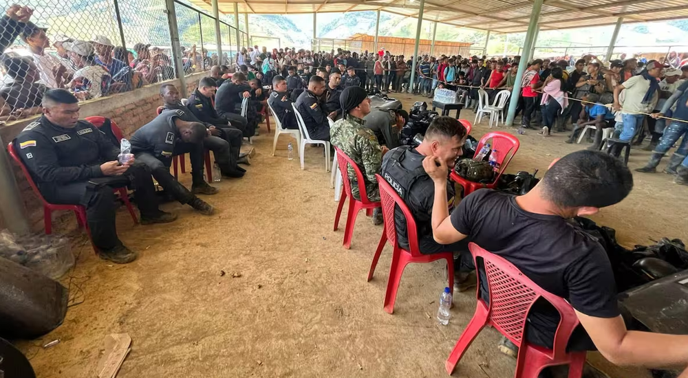 Desgarradoras imágenes de uniformados secuestrados en Cauca imagen de la publicación