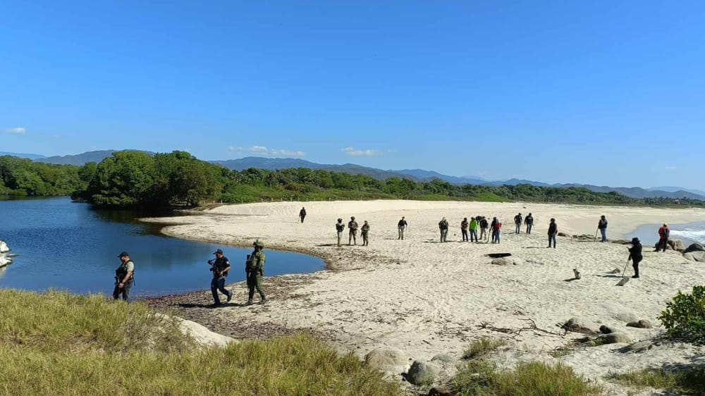 Familias exigen justicia por ocho jóvenes desaparecidos en las playas de Oaxaca imagen de la publicación