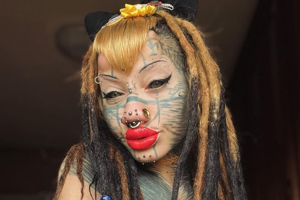 Joven italiana cambia su cuerpo para parecerse a un felino imagen de la publicación