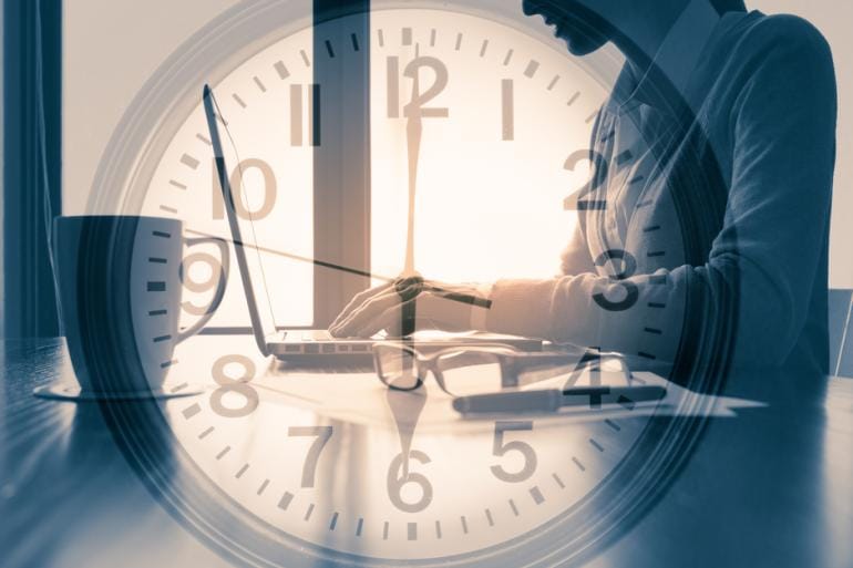 Pese a oposición en el Senado, Gobierno insiste en pelear las horas extras para los trabajadores imagen de la publicación