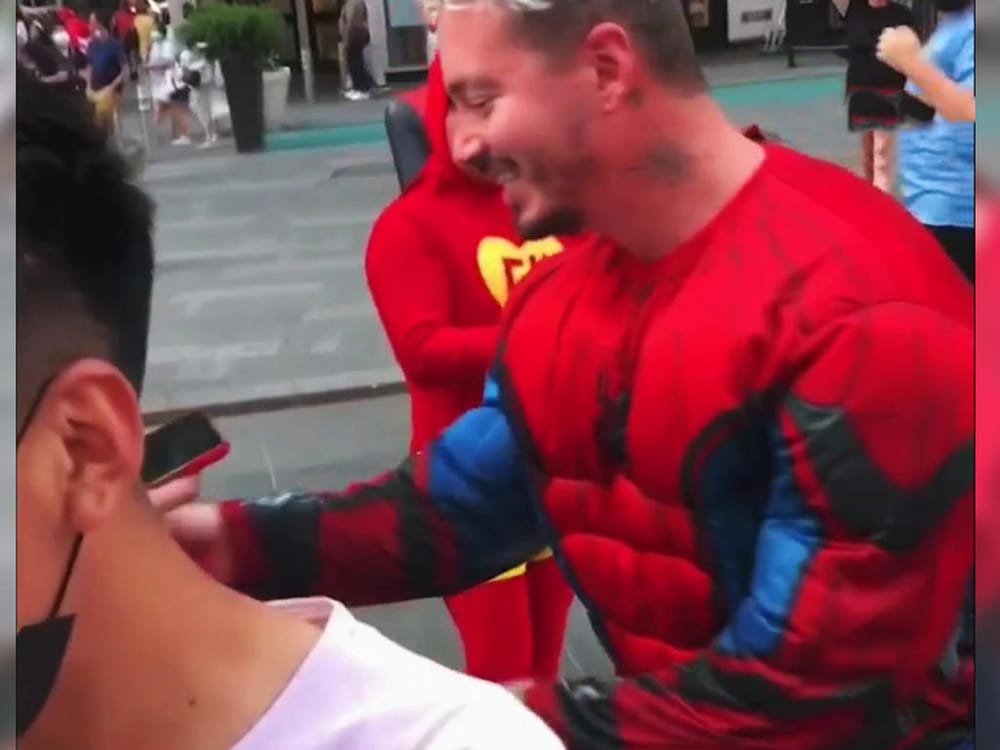 Disfrazado de Spiderman J Balvin apareció en Estados Unidos imagen de la publicación