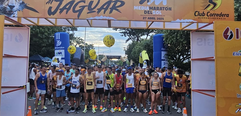 Laura Cusaría y Yhon Escamilla ganadores de la Media Maratón del Sol en Barrancabermeja imagen de la publicación