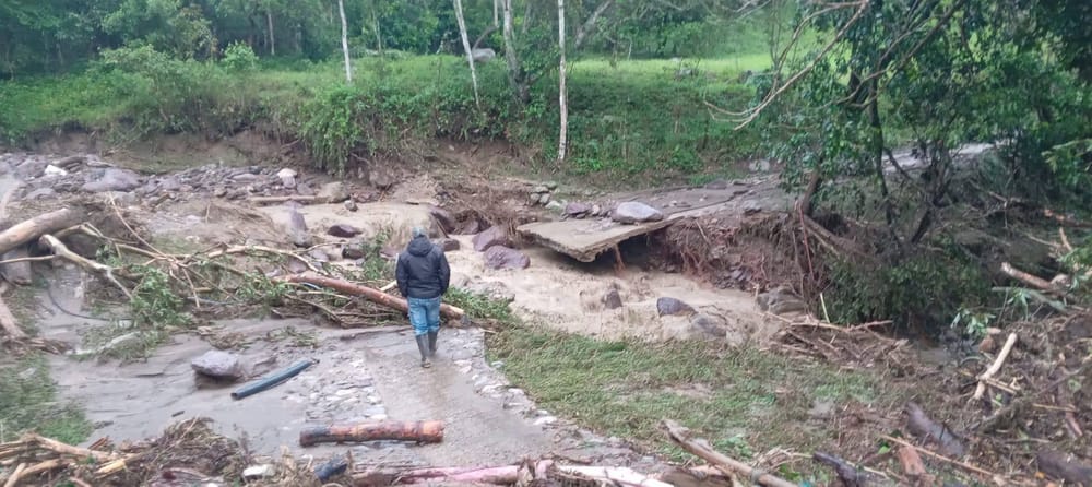 Crecientes de quebradas causan estragos en Onzaga imagen de la publicación