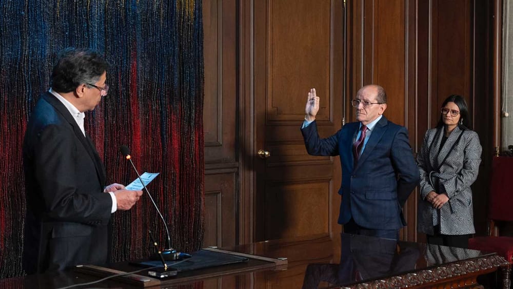 Pese a las críticas por su elección, Presidente Petro posesionó al abogado Álvaro Echeverry Londoño como nuevo magistrado del Consejo Nacional Electoral imagen de la publicación