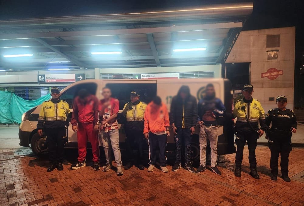 Cinco barristas del Junior capturados por robo en TransMilenio imagen de la publicación