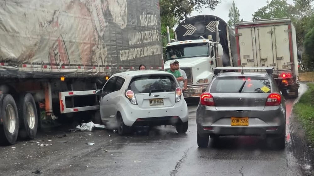 Accidente mantiene 'frenada' la vía San Gil - Bucaramanga imagen de la publicación