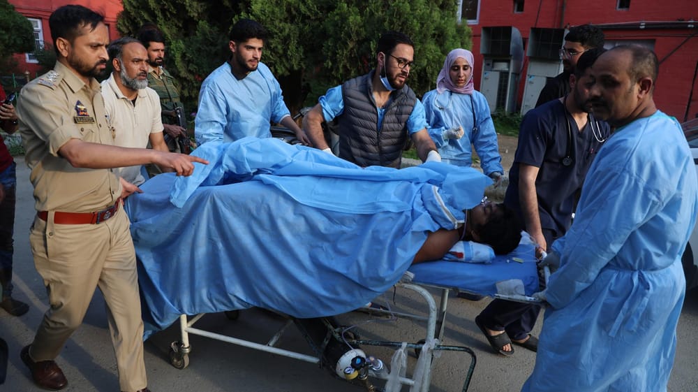Asesinan a más de una veintena de visitantes en centro turístico imagen de la publicación