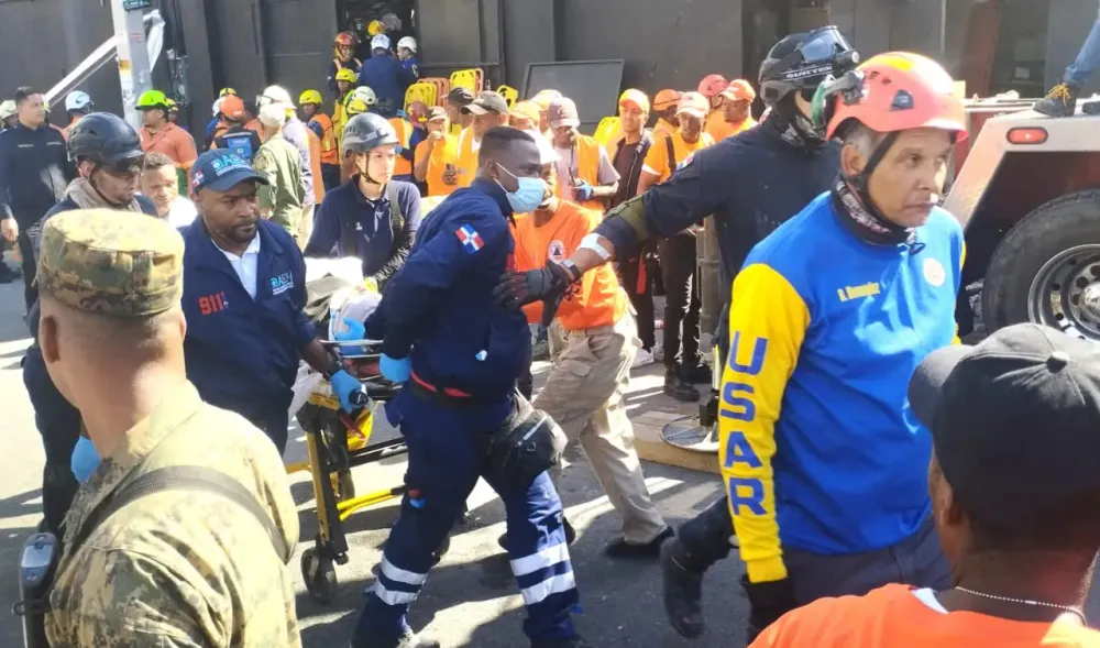 Al menos 27 fallecidos por desplome de techo en discoteca imagen de la publicación