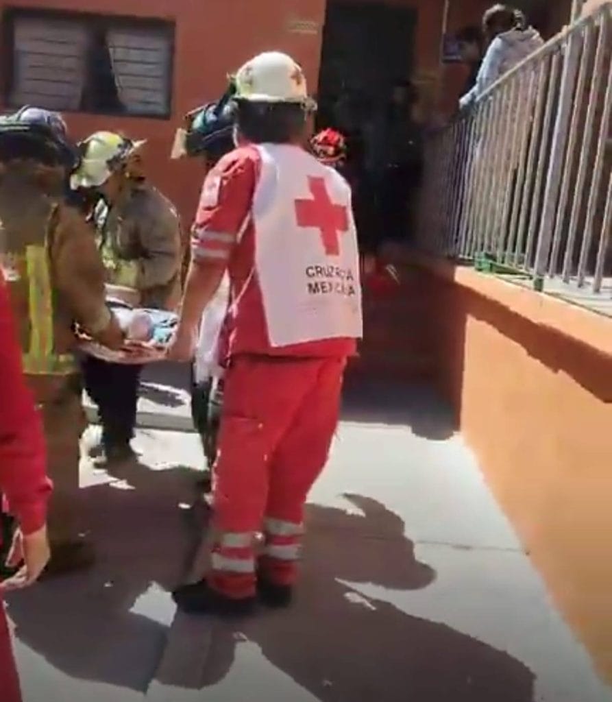 Alumnos se intoxicaron tras usar perfume de feromonas para 'seducir' imagen de la publicación