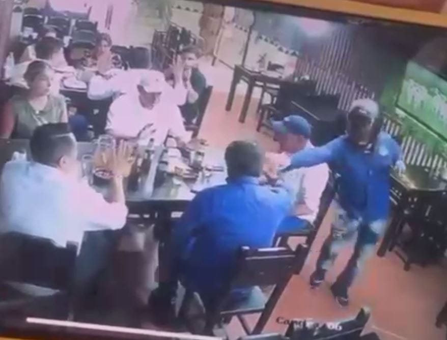 Jugoso botín en asalto masivo en restaurante del barrio San Francisco imagen de la publicación