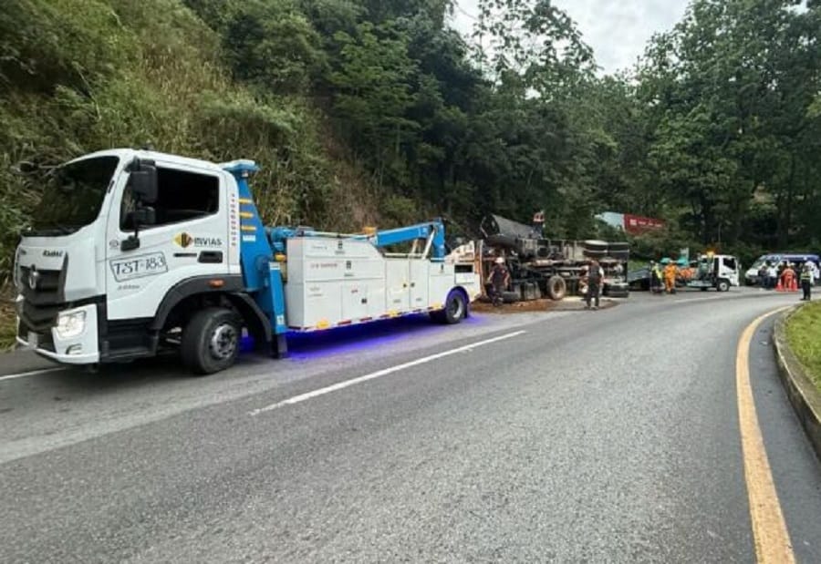 Vía Girón-Lebrija fue escenario de una monumental salvada imagen de la publicación