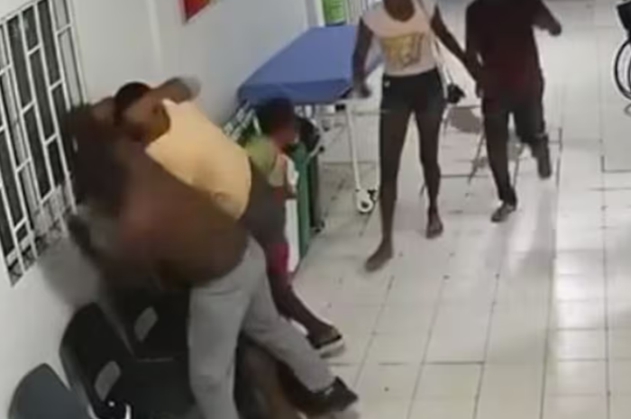 Cámaras registraron brutal ataque a vigilante de hospital imagen de la publicación