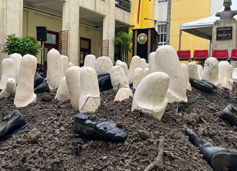 “72 segundos de dolor y memoria”: así honraron a víctimas de minas antipersonal en Santander imagen de la publicación