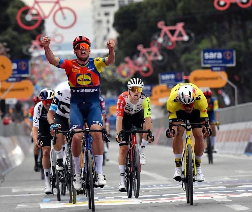 Mads Pedersen primer líder del Giro de Italia imagen de la publicación