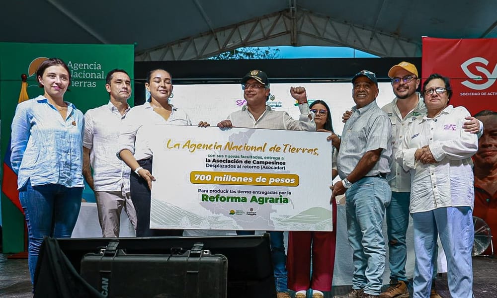 Desde Barrancabermeja, Petro exige llevar a la justicia a usurpadores que entregaron tierras a los narcos imagen de la publicación
