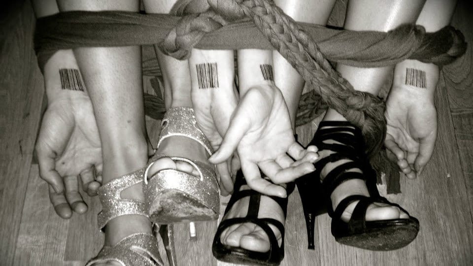 Como objetos trataban a mujeres obligadas a la prostitución: con santería y video-vigilancia las controlaban imagen de la publicación