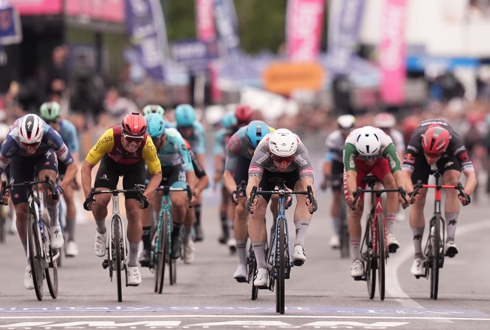 Kaden Groves gana la sexta etapa con llegada en Nápoles imagen de la publicación