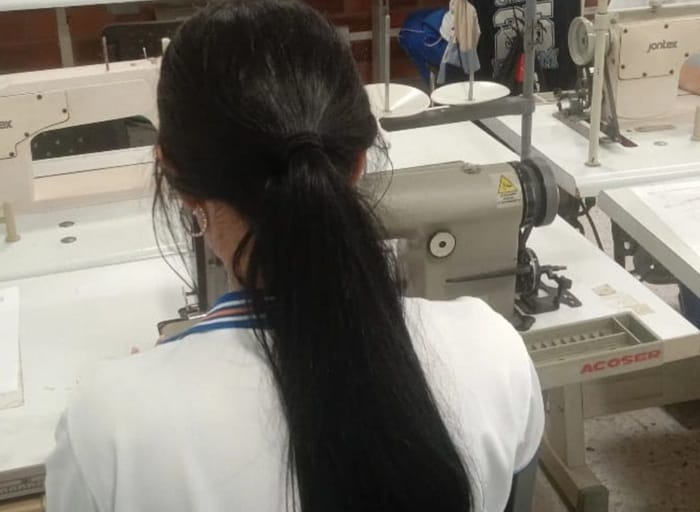 Estudiantes del Colegio Americano se formaron en confección imagen de la publicación