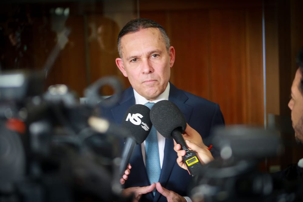 Presidente del Senado insta a senadores a ejercer un voto libre y reflexivo en la propuesta de una Consulta Popular imagen de la publicación