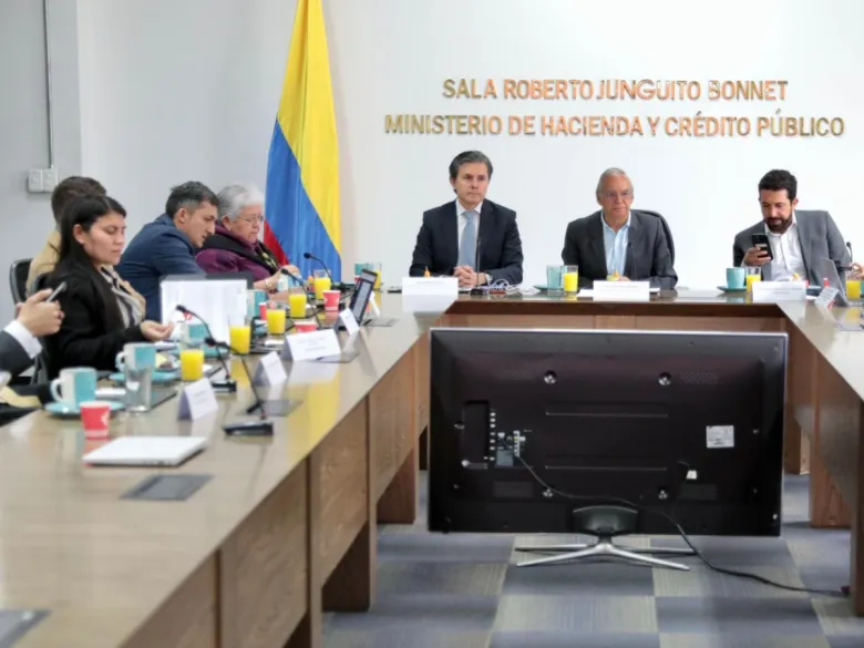 Por sobornos de ministros a la ‘Comisión de Crédito Público’ están acusados 20 funcionarios y varios PARLAMENTARIOS imagen de la publicación