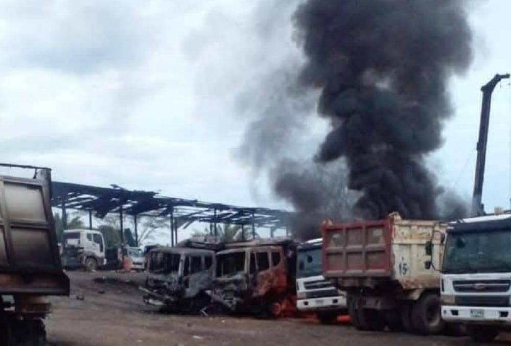 Grupo armado incinera maquinaria en la vía Pelaya - Curumaní, Cesar imagen de la publicación