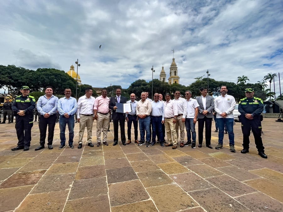 Trece municipios recibieron gran logística para combatir el crimen en Santander imagen de la publicación