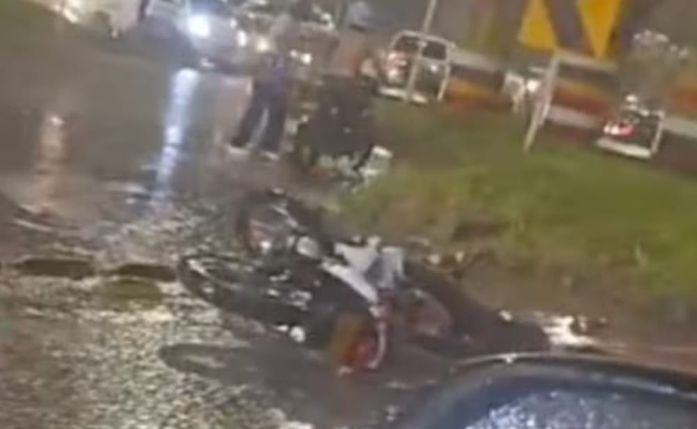 Motociclista perdió el equilibrio y murió arrollado por una camión en Floridablanca imagen de la publicación