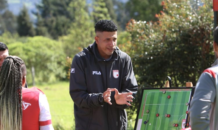 Omar Ramírez denunció presunto acto de xenofobia por parte de árbitra en partido de la Liga Femenina imagen de la publicación