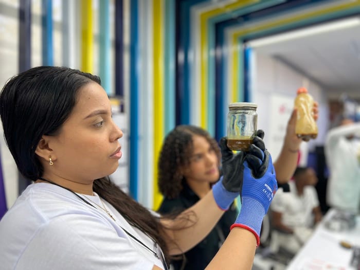 Jóvenes cartageneros crearon combustible para lanchas a partir de plástico reciclado imagen de la publicación