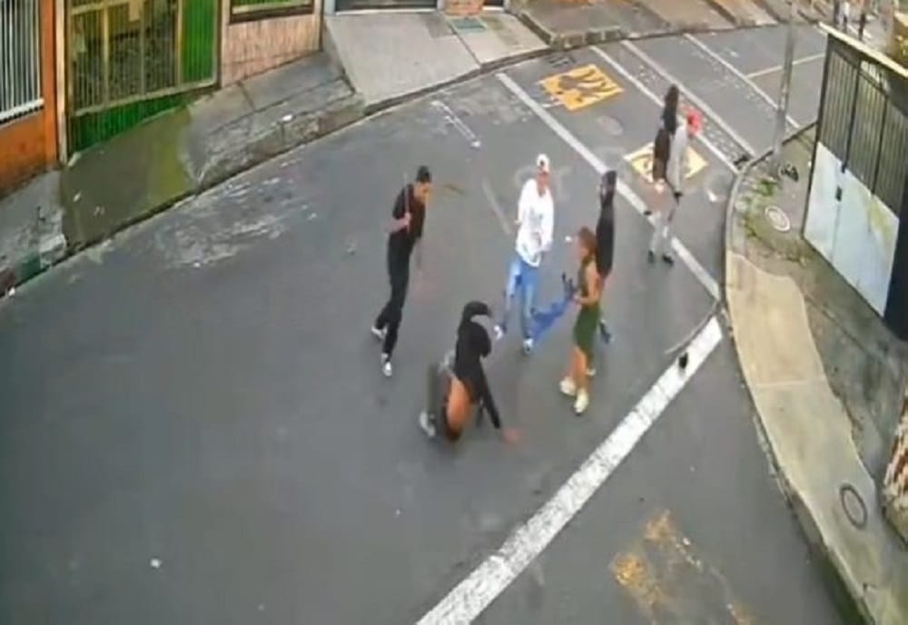 Un muerto en enfrentamiento entre 'galladas' de jóvenes con armas blancas y varillas imagen de la publicación
