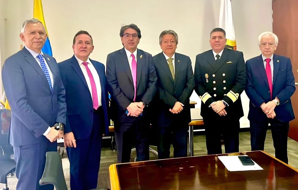 Orden al Mérito Julio Garavito en el Grado de Gran Cruz al ingeniero Hernán Porras Díaz imagen de la publicación