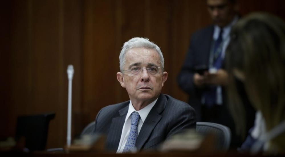 Expresidente Uribe enfrenta batalla jurídica en la Fiscalía imagen de la publicación