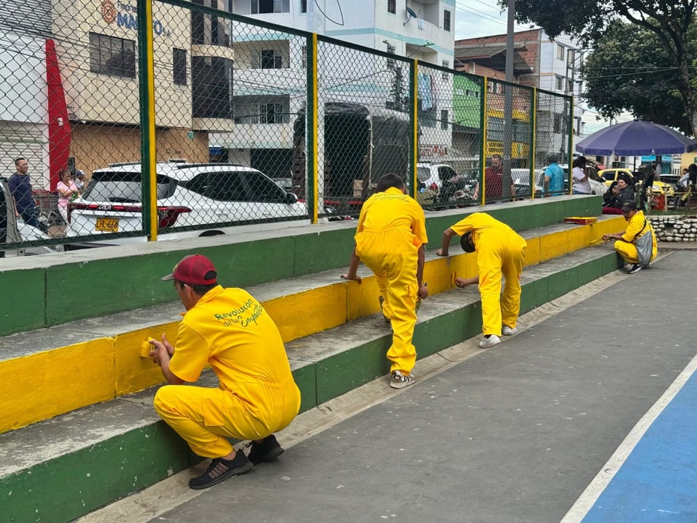 Personas en proceso de reintegración social embellecen el Parque Girardot imagen de la publicación