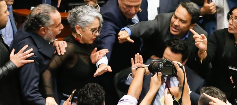 Hubo pelea en el Senado por derrota del gobierno imagen de la publicación