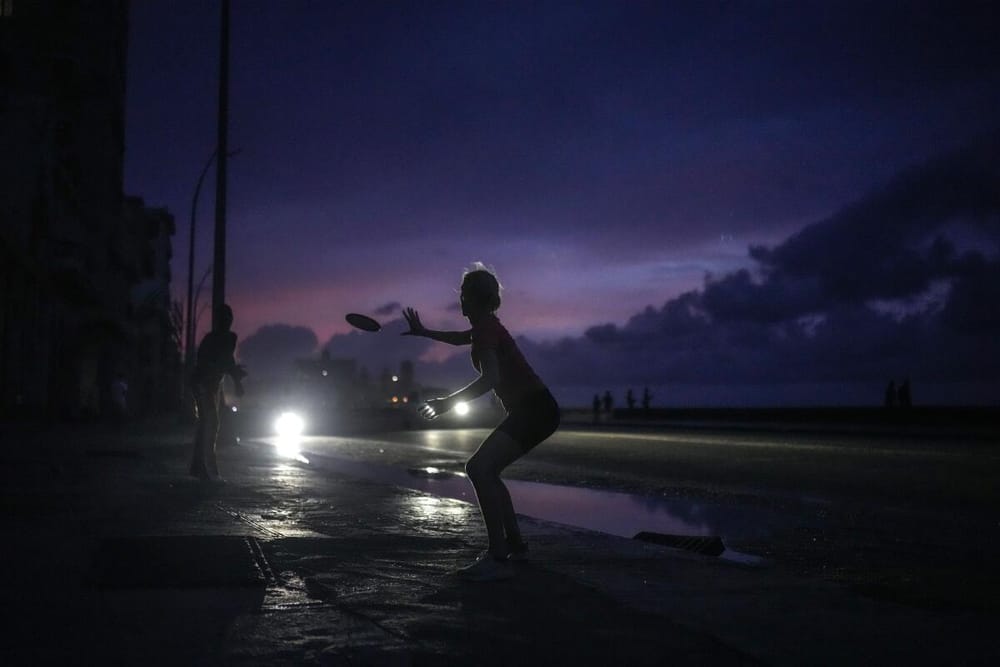 Habrá cortes de luz de hasta 19 horas diarias en Cuba imagen de la publicación