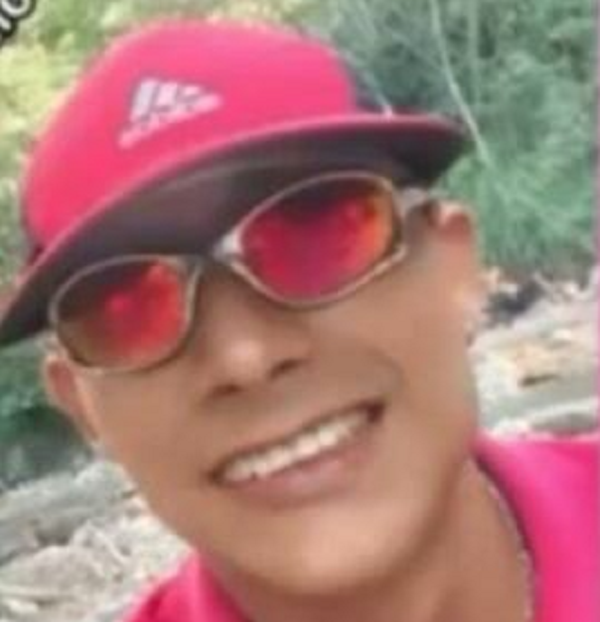 Conductora de carro particular invadió el carril y estrelló a un motociclista imagen de la publicación