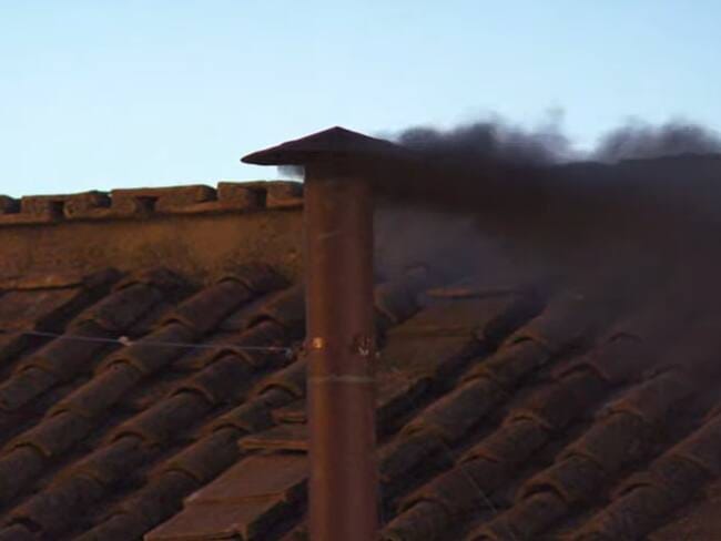 El Vaticano en vilo: primer escrutinio del cónclave deja humo negro imagen de la publicación
