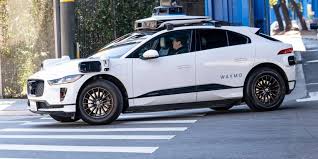 Waymo superó los 10 millones de viajes con robotaxis imagen de la publicación