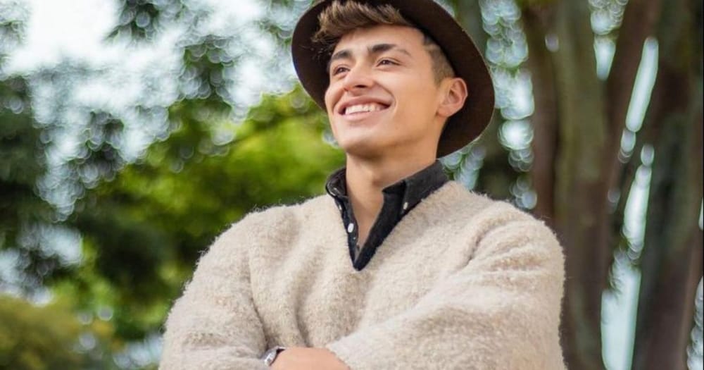 Gesto de honestidad lo llevó a cumplir su sueño de conocer China de la mano de reconocido influencer imagen de la publicación