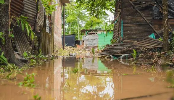 Aguacero desbordó alcantarillado y afectó a cientos de familias en Barrancabermeja imagen de la publicación