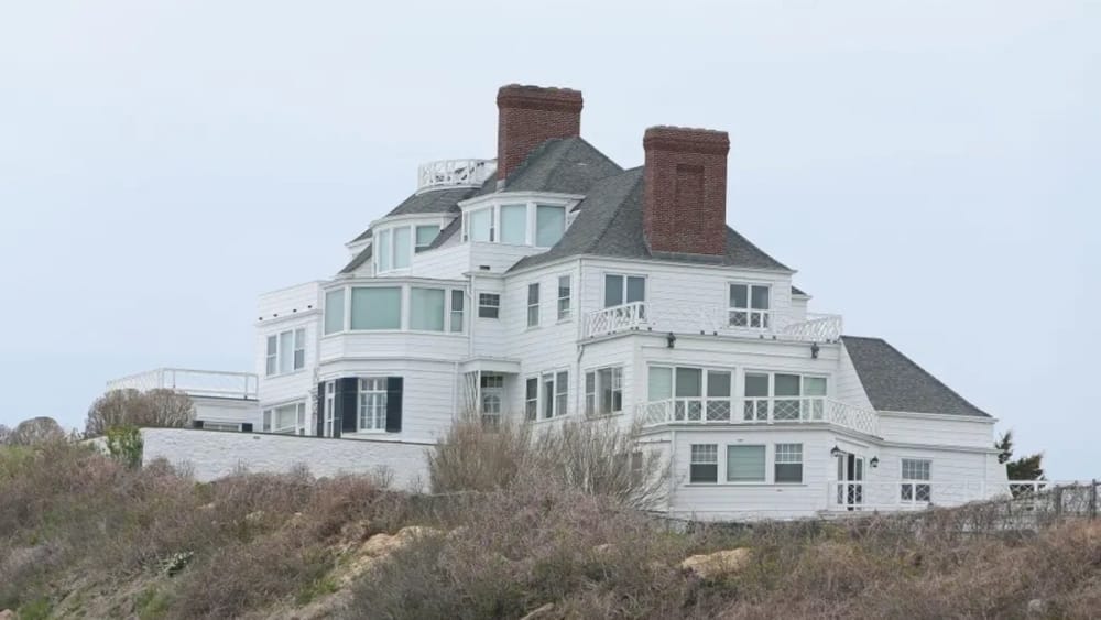 Macabro descubrimiento a solo metros de la casa de Taylor Swift imagen de la publicación