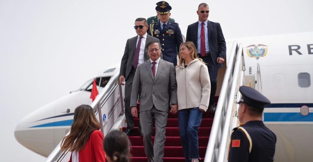 Petro inicia visita oficial de cinco días a China imagen de la publicación