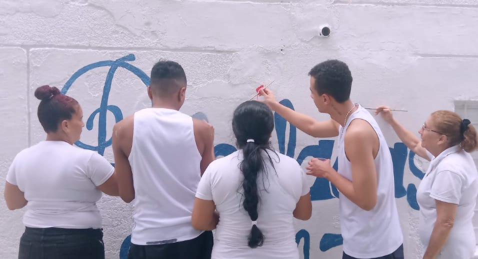 Jóvenes en Santander convirtieron su dolor en arte a través de Pinceladas de Paz imagen de la publicación