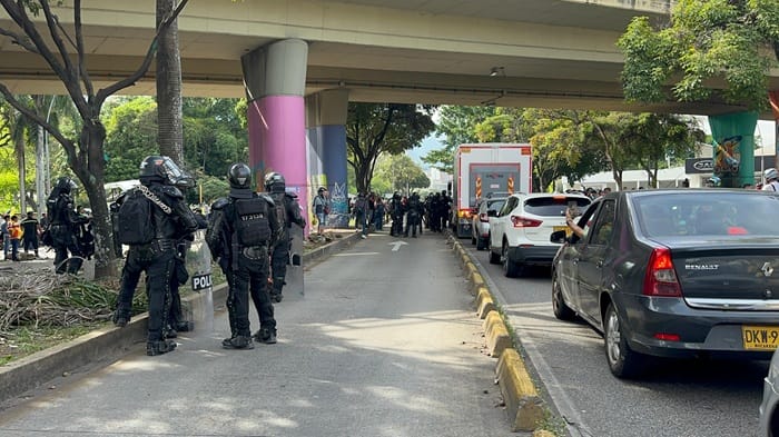 Policía intervino para despejar bloqueo de motociclistas en Puerta del Sol imagen de la publicación