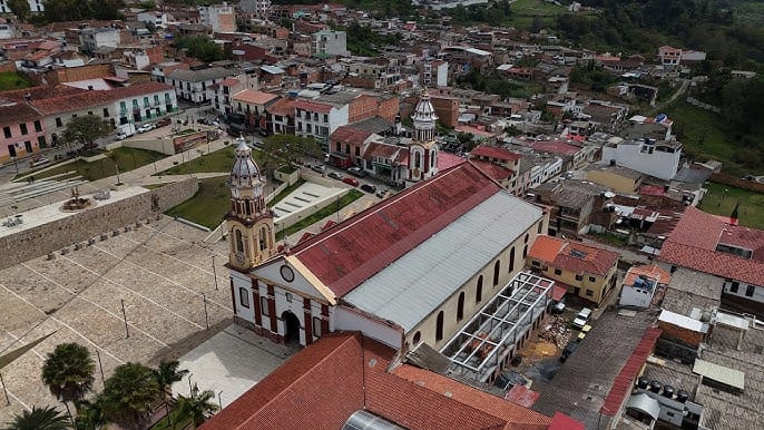 Deslizamientos aíslan a Vélez imagen de la publicación