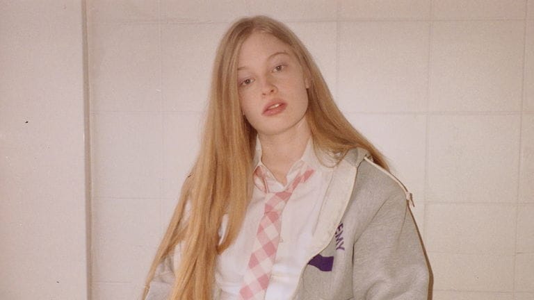 La hija trans que Elon Musk no reconoce conquista la moda LGBTQ+ imagen de la publicación