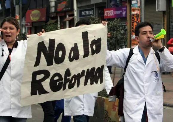 Asociación de Pacientes acusa al presidente Petro de desfinanciar el sistema de salud para llevarlo a una inminente quiebra imagen de la publicación