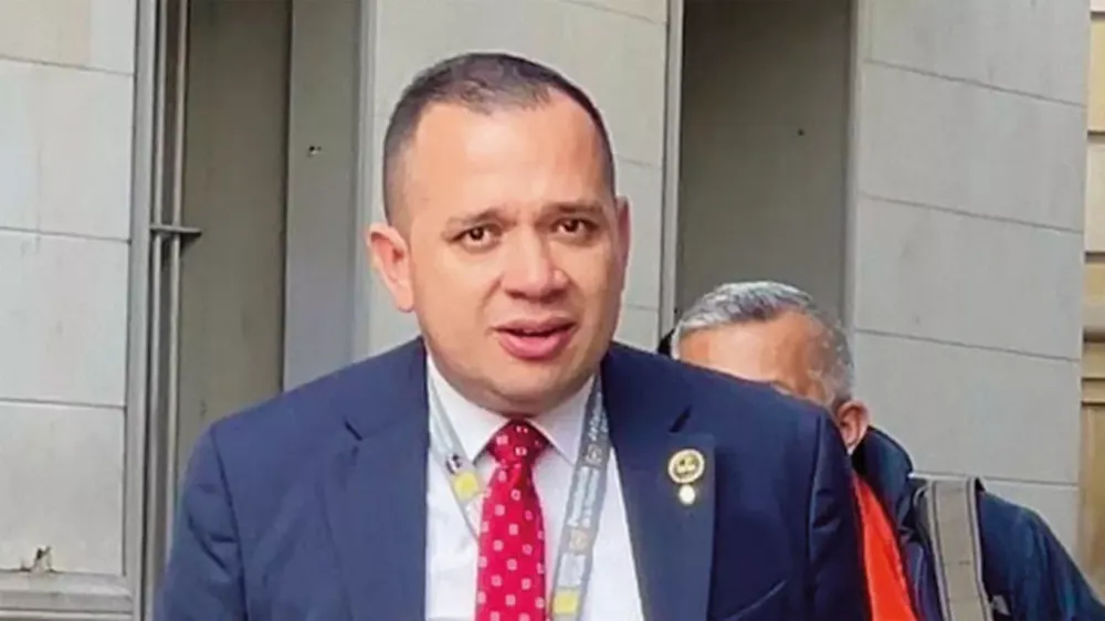 EE.UU. expulsa por espionaje al Exjefe de seguridad de Gustavo Petro imagen de la publicación