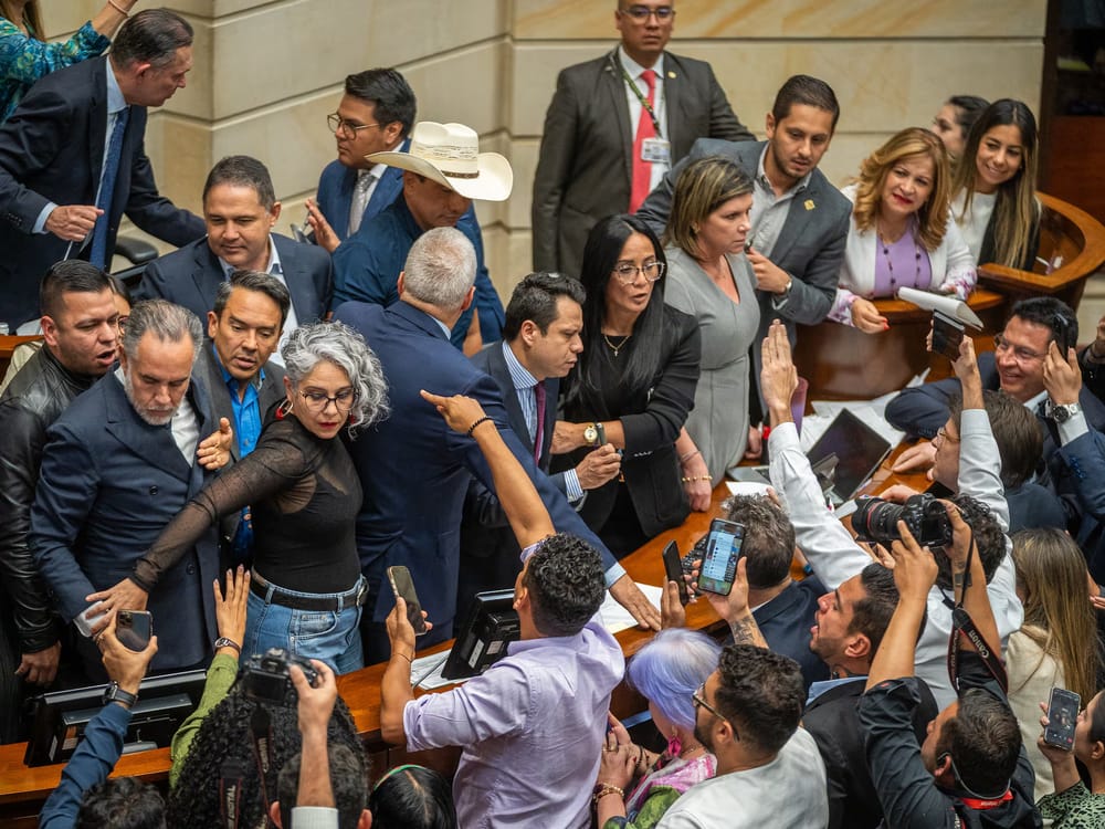 Celebración anticipada de Petro a una victoria judicial que no existió: juez no ordenó votar la Consulta Popular imagen de la publicación