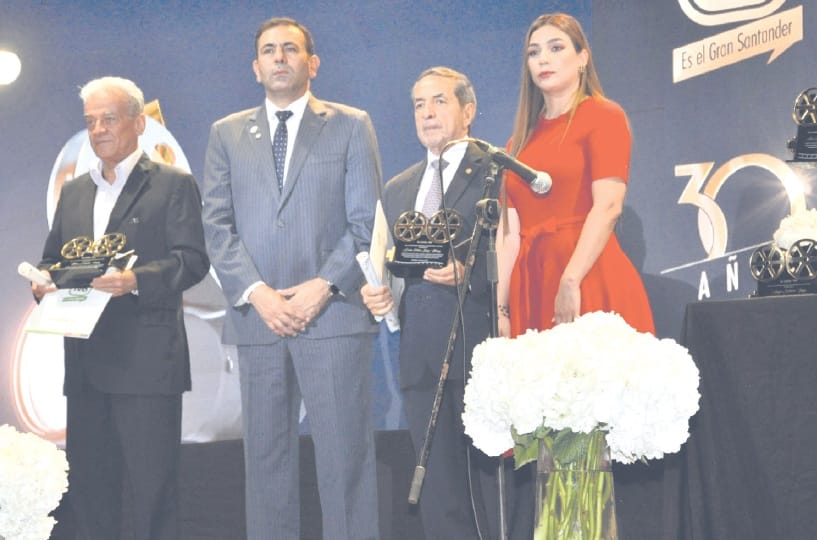 30 años del Canal Regional de Televisión de los Santanderes Directora del TRO relata la historia imagen de la publicación